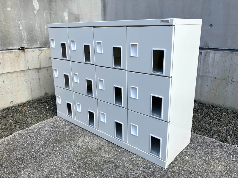 4列3段　12人用シューズロッカー　扉付き　中古