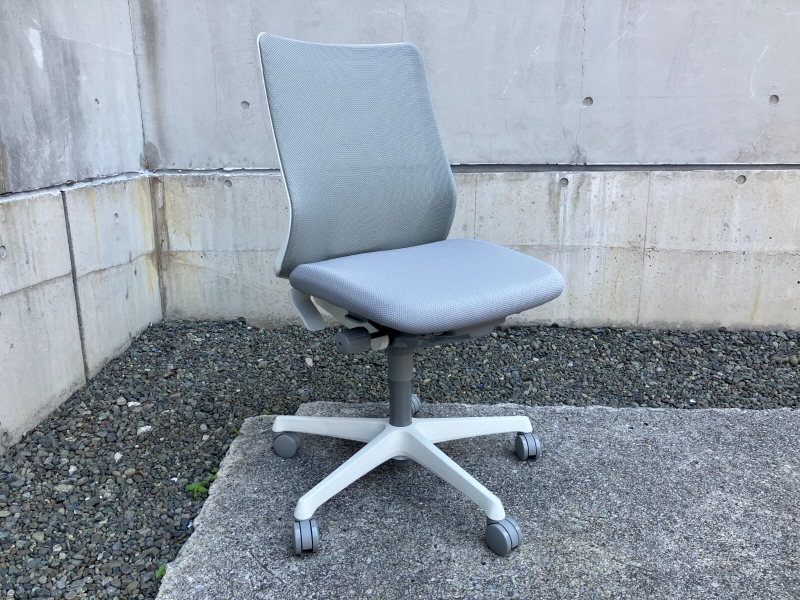 フルーエントチェア　ライトグレー　未使用品_0