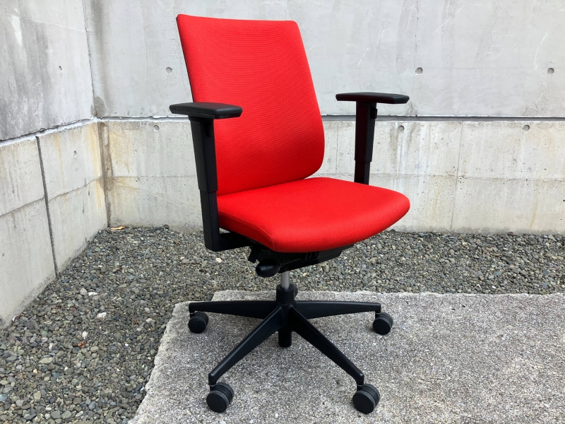 ウィザードチェア　レッド　可動肘付　中古_0