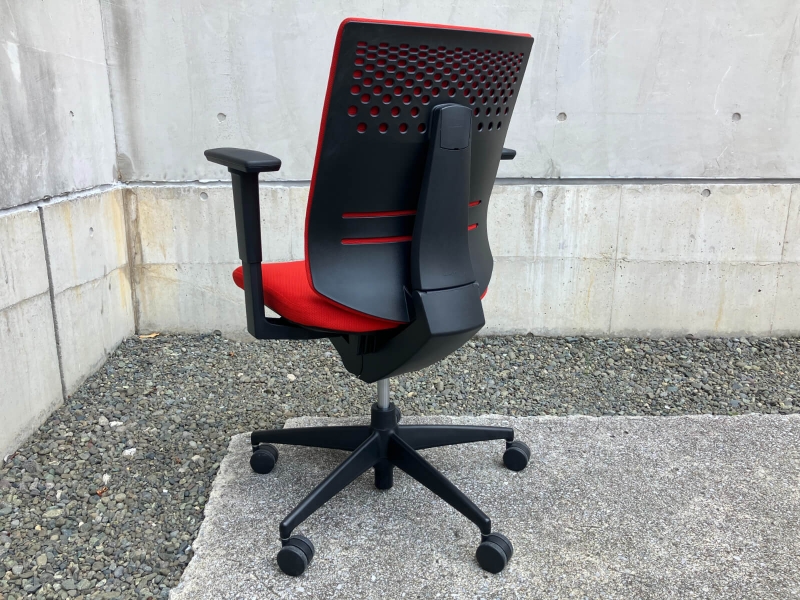 ウィザードチェア　レッド　可動肘付　中古_1