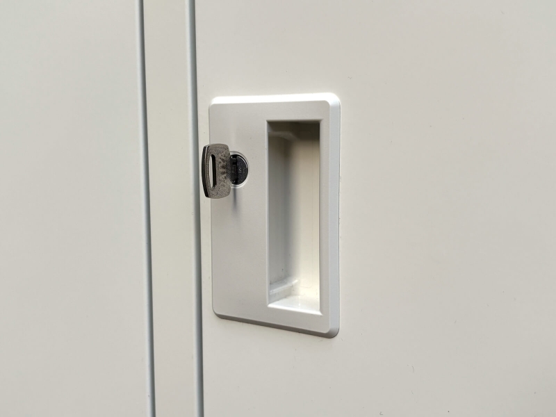 FLK　3人用ロッカー　ホワイトタイプ　中古_2