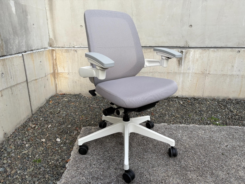 ノートチェア　メッシュタイプ　ライトグレー　中古【2023年製造 美品】_0