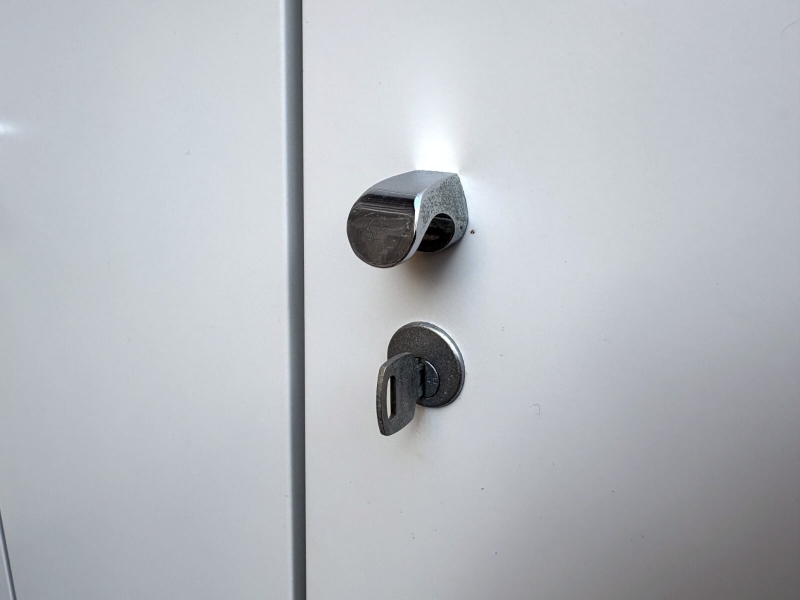 3人用ロッカー　SL-32　ホワイト　中古_2