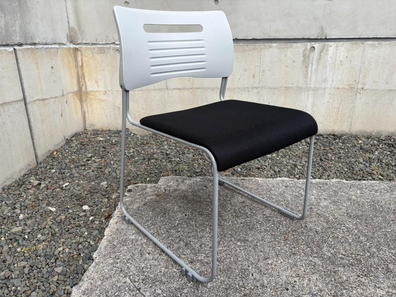 PMCシリーズ　スタッキングチェア　ブラック　中古_0