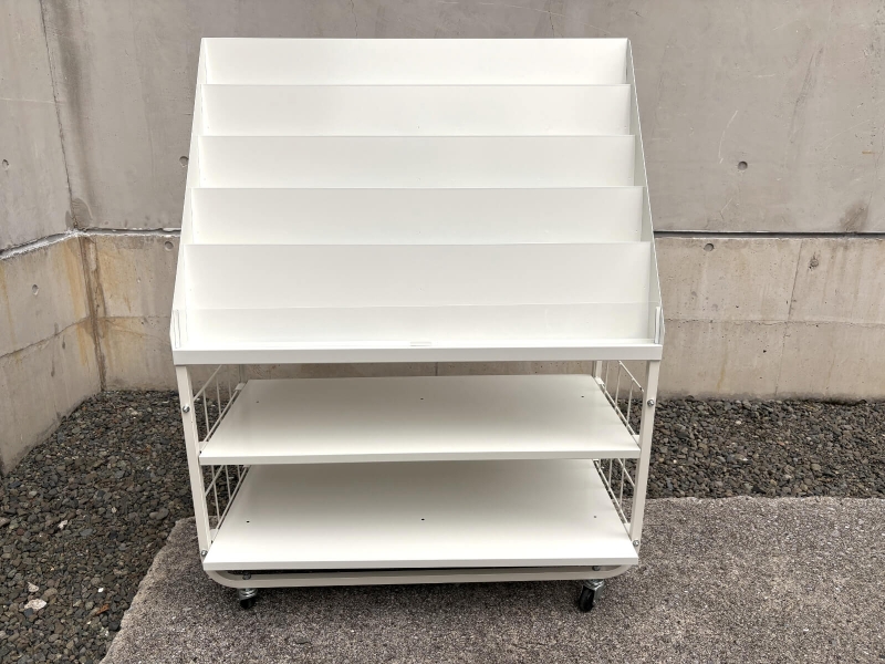 マガジンラック　W900/D450/H1150㎜　キャスター付き　中古_1