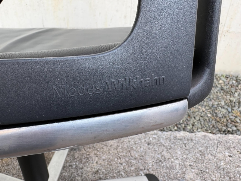 Modus.(モダス)シリーズ　エクストラハイバック　本革張り　中古_3