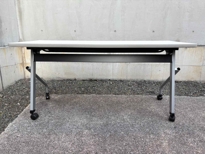 HFLシリーズ　平行スタックテーブル　W1500/D600　中古　脚部カバー欠品_1