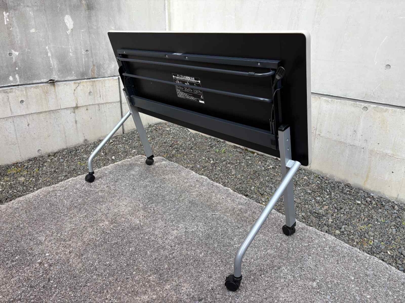 HFLシリーズ　平行スタックテーブル　W1500/D600　中古　脚部カバー欠品_7