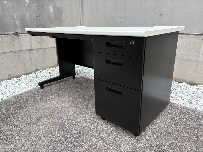 片袖机　W1400　ホワイト×ブラック　中古_0