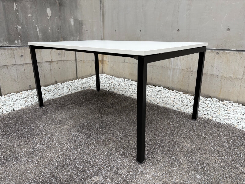 ノティオシリーズ　ミーティングテーブル　W1500/D900　中古